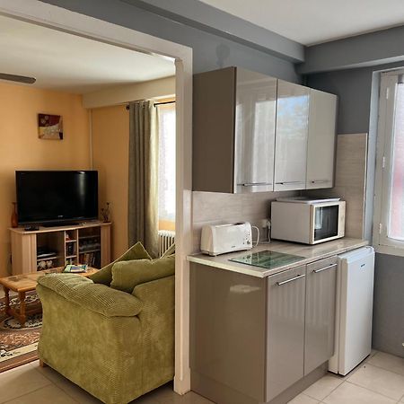 Gite Du St Martin Apartment Oradour-Fanais Bagian luar foto