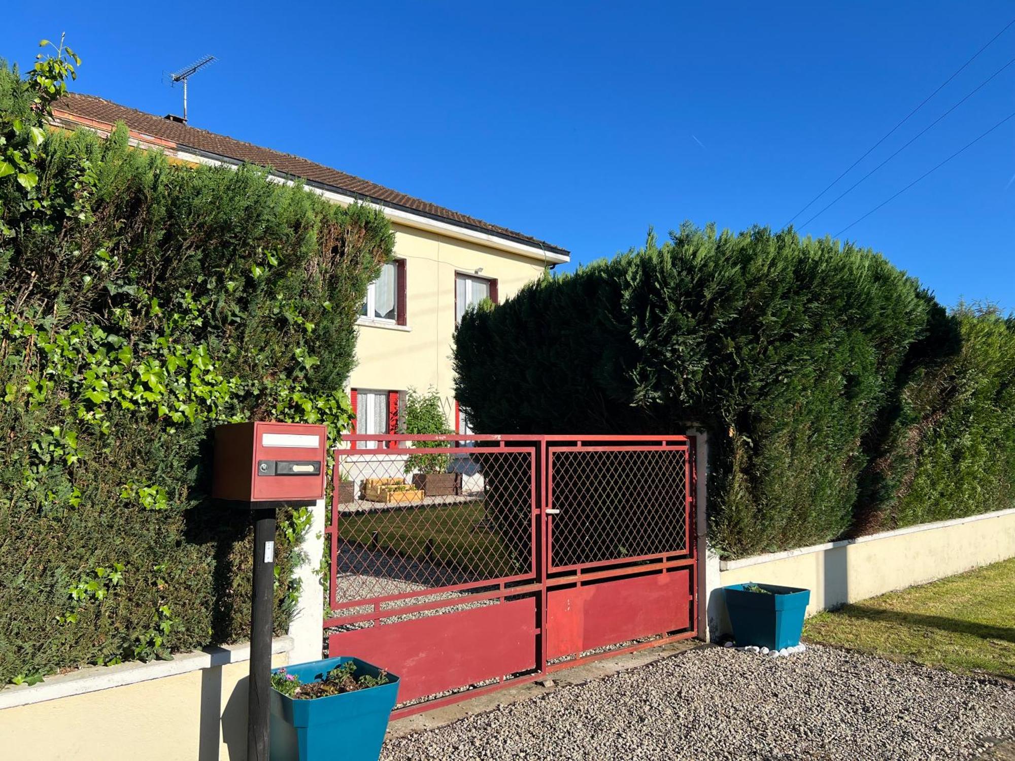 Gite Du St Martin Apartment Oradour-Fanais Bagian luar foto